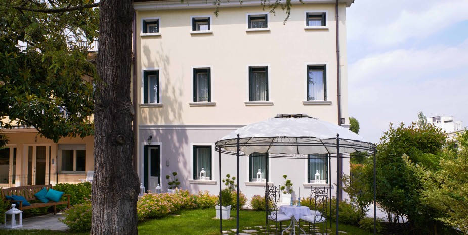 Bed and Breakfast Treviso Italia Le Tre Corti Giardino Gazebo